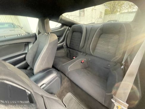Used 2017 Ford Mustang GT RWD image 8