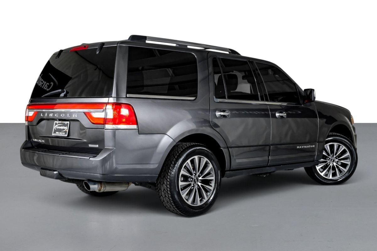 Used 2016 Lincoln Navigator Select RWD image 8