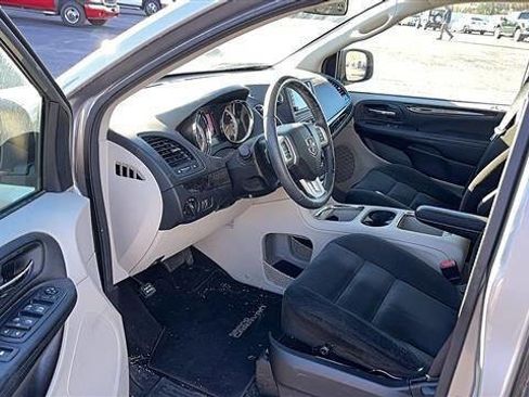 Used 2016 Dodge Grand Caravan SXT w/ Rear Park Assist Package image 10