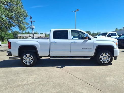Used 2017 GMC Sierra 2500 Denali w/ Duramax Plus Package image 4