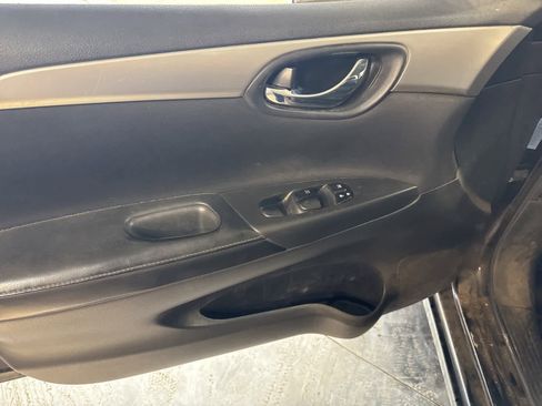 Used 2018 Nissan Sentra S w/ S Midnight Style Package image 16