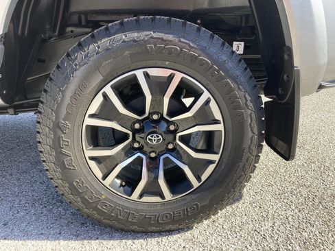 Certified 2023 Toyota Tacoma TRD Sport w/ Technology Package image 18