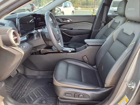 Used 2025 Chevrolet Trax ACTIV w/ Driver Confidence Package image 3