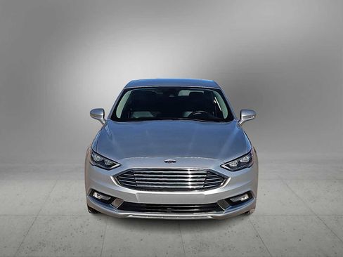 Used 2017 Ford Fusion SE w/ Fusion SE Technology Package image 3