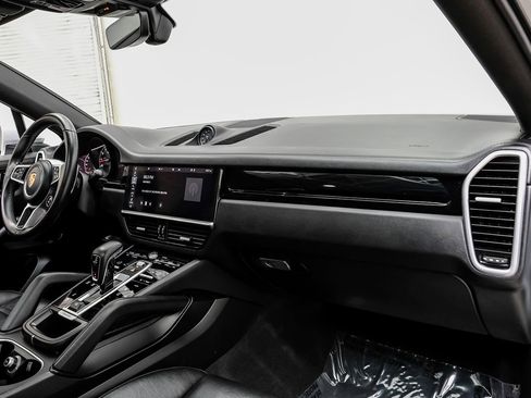 Used 2021 Porsche Cayenne Coupe image 11