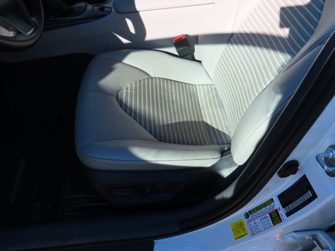 Used 2022 Toyota Camry SE image 32