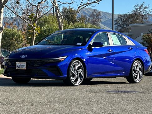 Used 2025 Hyundai Elantra Limited image 8