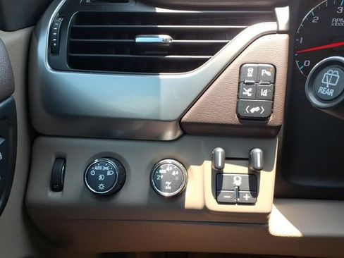 Used 2015 Chevrolet Suburban LTZ AWD/4WD image 23
