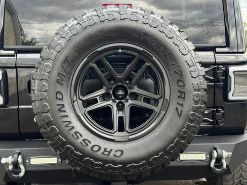 Used 2018 Jeep Wrangler Unlimited Sahara AWD/4WD image 17