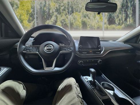 Used 2024 Nissan Altima 2.5 SV FWD image 23