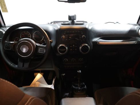 Used 2017 Jeep Wrangler Unlimited Sahara w/ Connectivity Group image 15