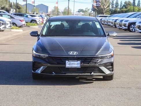 New 2026 Hyundai Elantra Limited FWD image 7