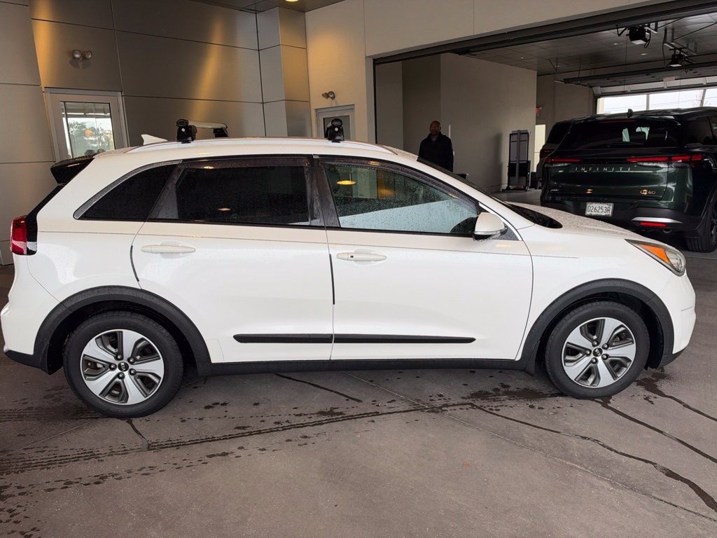 Used 2018 Kia Niro EX w/ EX Premium Package FWD image 9