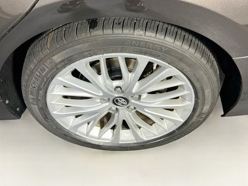 Used 2018 Toyota Camry XLE w/ Audio Package FWD image 30