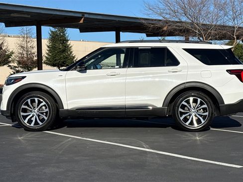 Used 2025 Ford Explorer ST-Line image 12