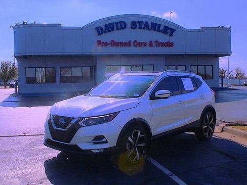 Used 2022 Nissan Rogue Sport SL w/ Premium Package image 2