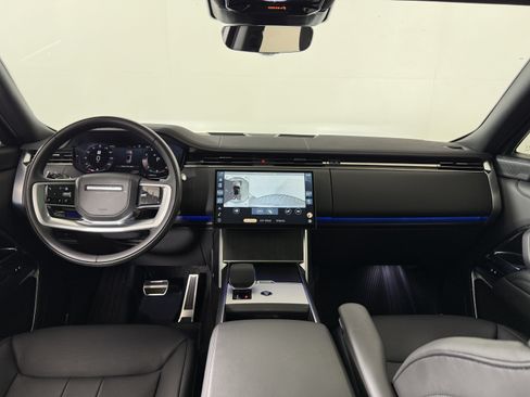 Certified 2025 Land Rover Range Rover SE AWD/4WD image 23