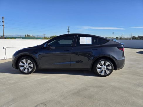 Used 2024 Tesla Model Y 2WD image 7