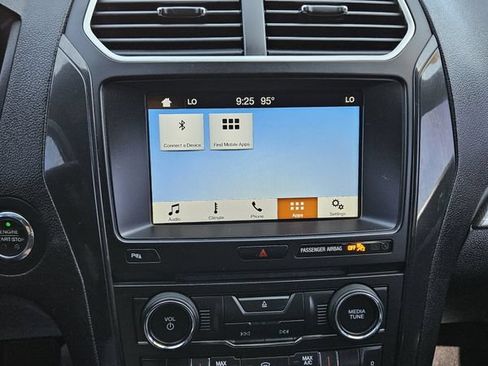 Used 2017 Ford Explorer XLT w/ Equipment Group 202A FWD image 22