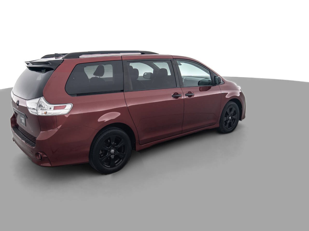 Used 2020 Toyota Sienna SE w/ Nightshade Edition AWD/4WD image 5