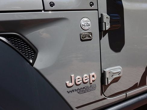 Used 2018 Jeep Wrangler Unlimited Sport AWD/4WD image 30