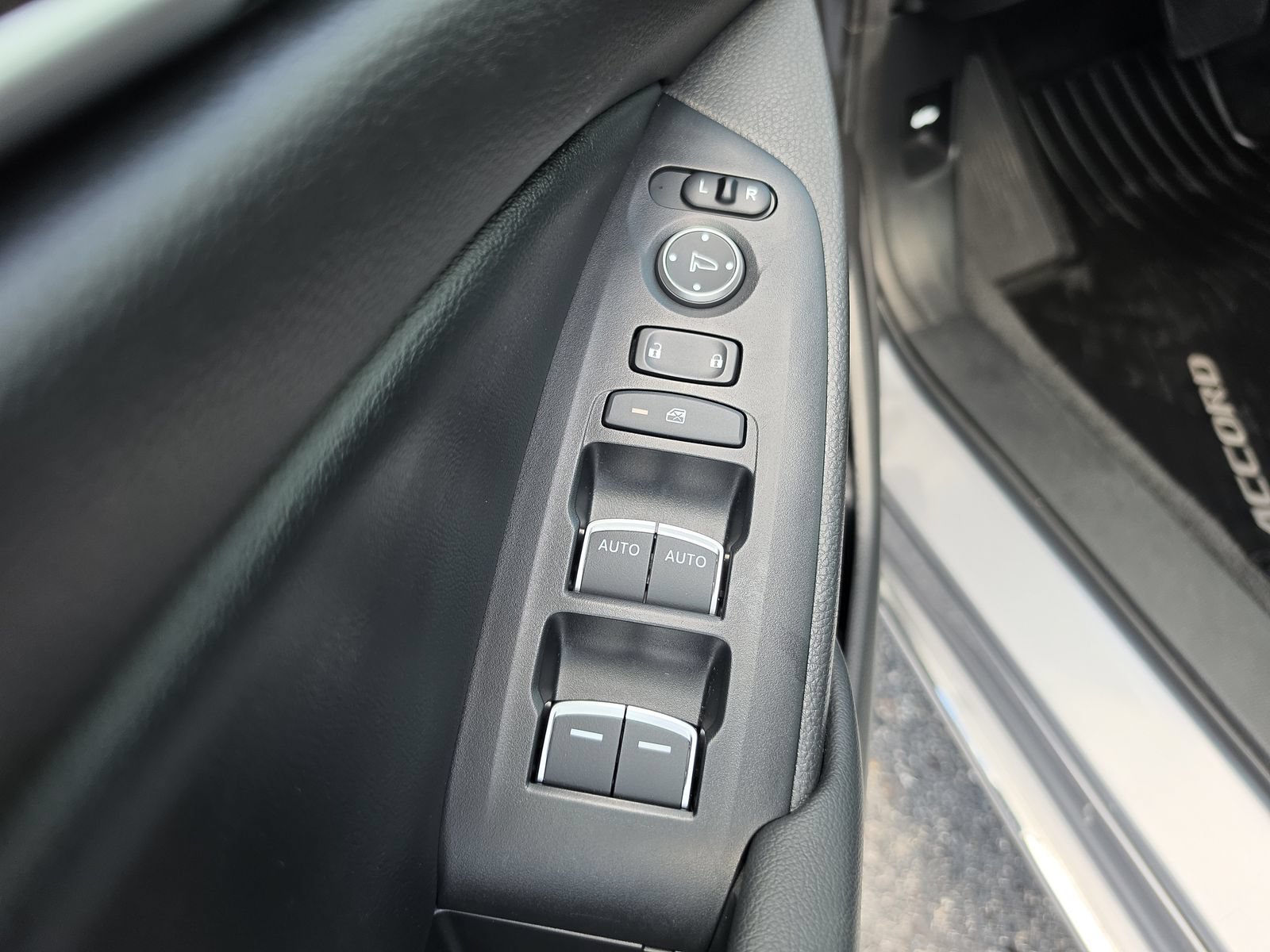 Used 2022 Honda Accord Touring image 14
