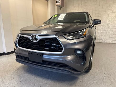 Used 2021 Toyota Highlander LE AWD/4WD image 37