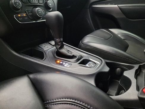 Used 2019 Jeep Cherokee Latitude Plus image 26
