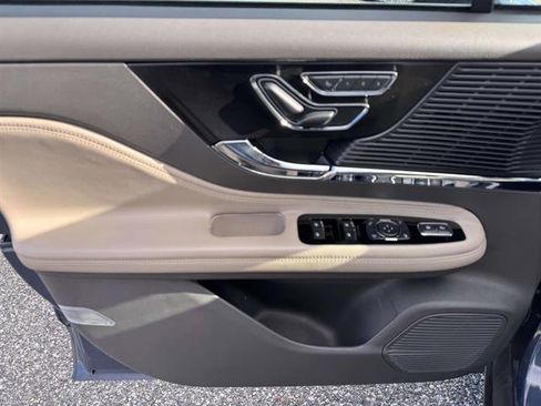 Used 2022 Lincoln Corsair Standard w/ Equipment Group 101A image 10