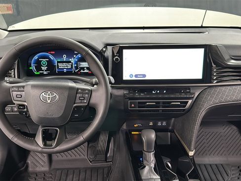 Certified 2025 Toyota Camry XLE image 9