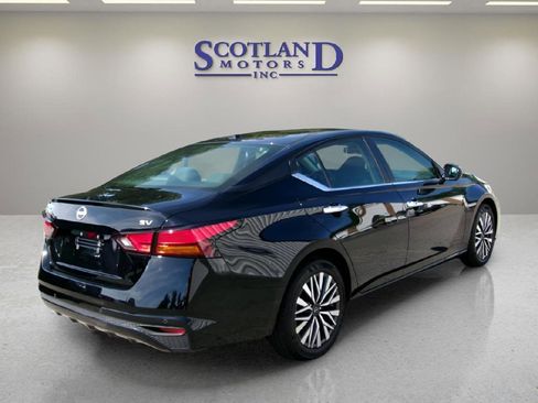 Used 2024 Nissan Altima 2.5 SV FWD image 6