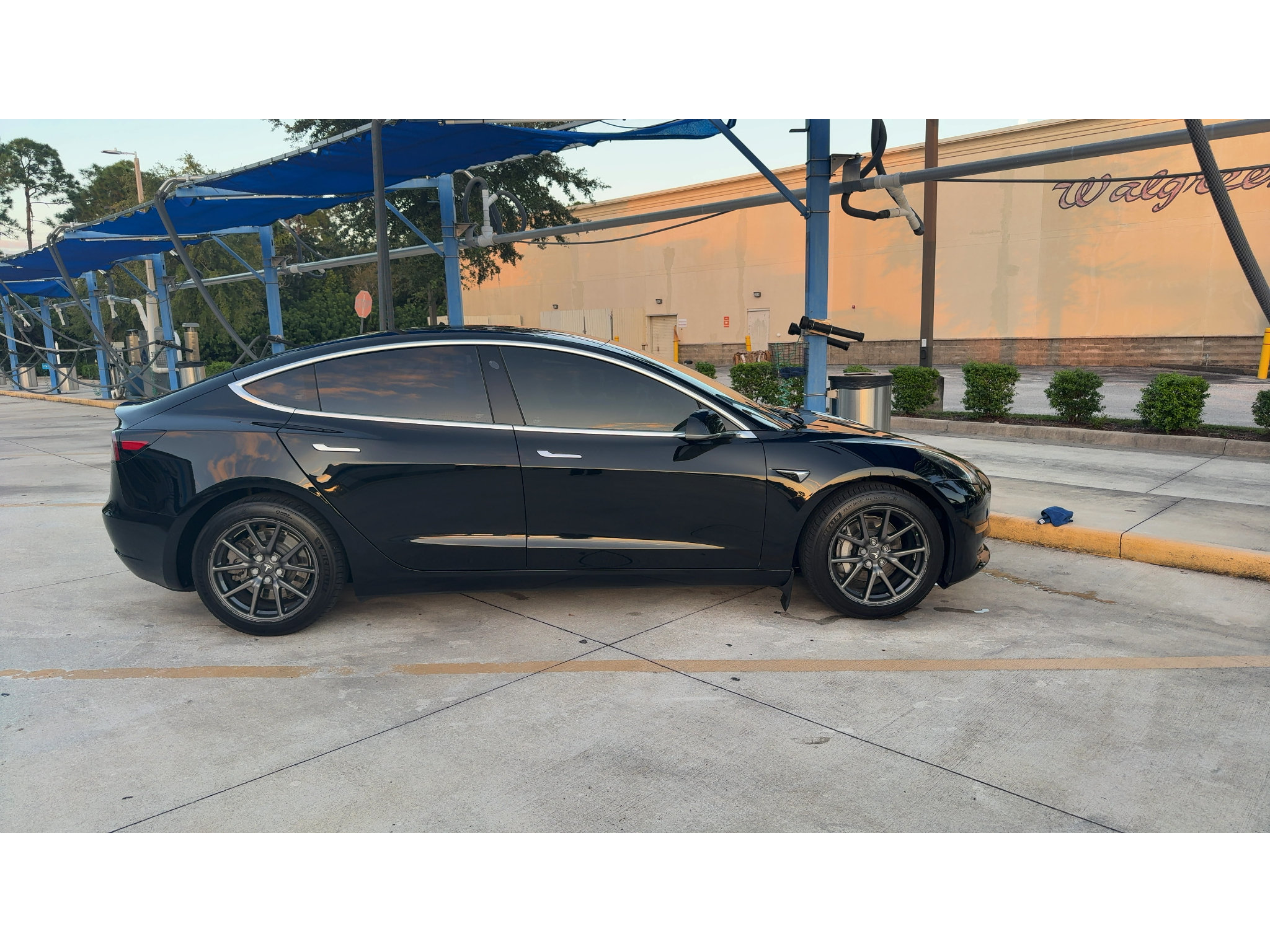 Used 2018 Tesla Model 3 Long Range RWD image 5