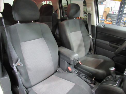 Used 2014 Jeep Patriot Latitude w/ Sun/Sound Group image 18
