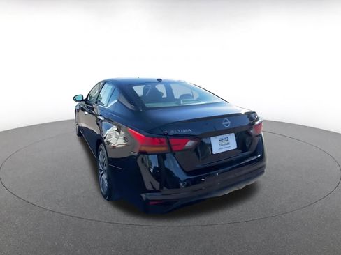 Used 2025 Nissan Altima 2.5 SV image 11