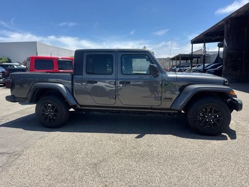 Used 2022 Jeep Gladiator Sport AWD/4WD image 4
