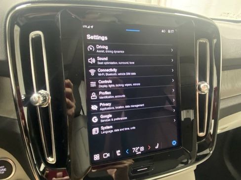 Certified 2025 Volvo XC40 B5 Ultra image 23