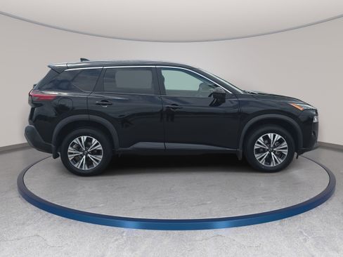 Used 2022 Nissan Rogue SV FWD image 4