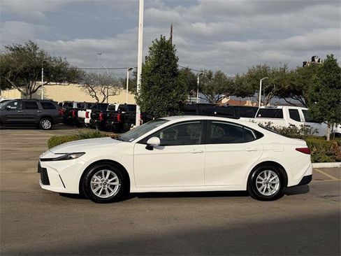 Certified 2025 Toyota Camry LE image 4