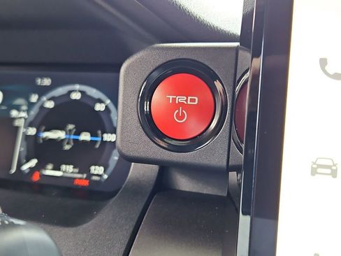 Used 2025 Toyota 4Runner TRD Off-Road Premium image 16