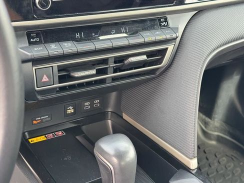 Certified 2025 Toyota Camry SE image 21