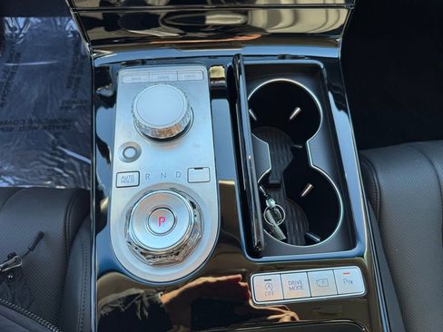 Used 2025 Genesis G80 2.5T image 28