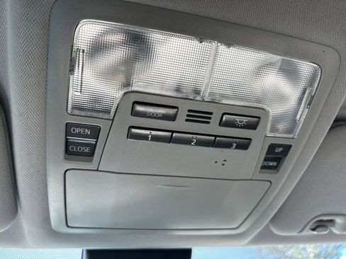 Used 2017 Toyota Highlander XLE image 40