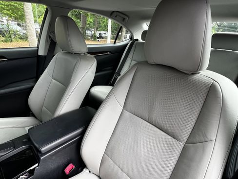 Used 2013 Lexus ES 350 w/ Luxury Pkg FWD image 18
