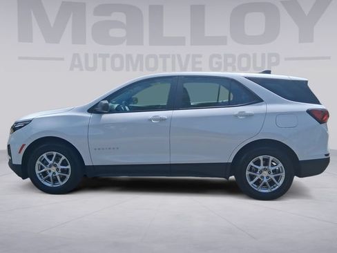 Used 2023 Chevrolet Equinox LS FWD image 2