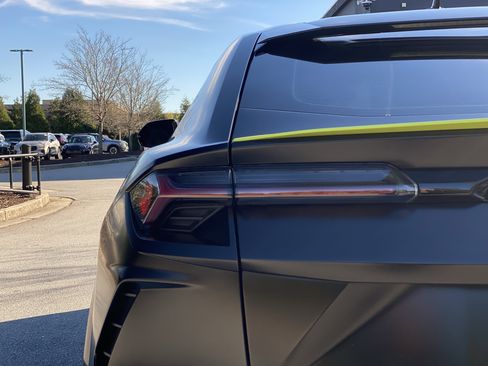 Used 2022 Lamborghini Urus image 48