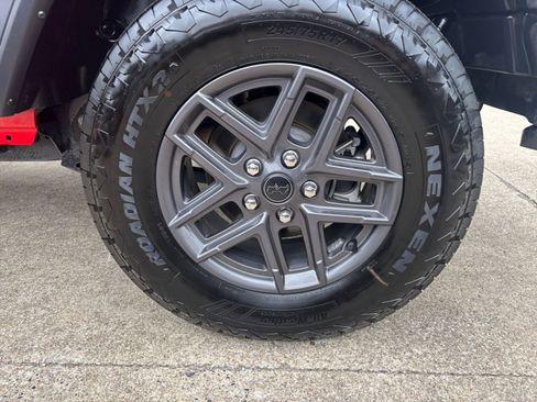 Used 2025 Jeep Wrangler Sport S image 29