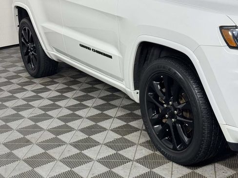 Used 2021 Jeep Grand Cherokee Laredo X AWD/4WD image 12