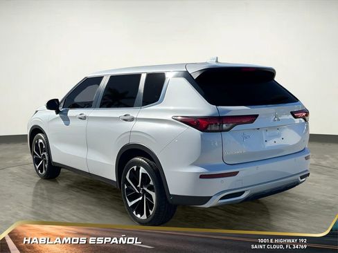 Used 2022 Mitsubishi Outlander SE image 6