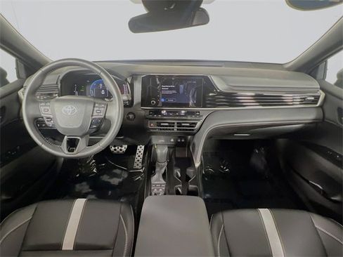 Used 2025 Toyota Camry SE image 27