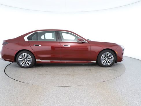 Used 2024 BMW i7 eDrive50 image 6